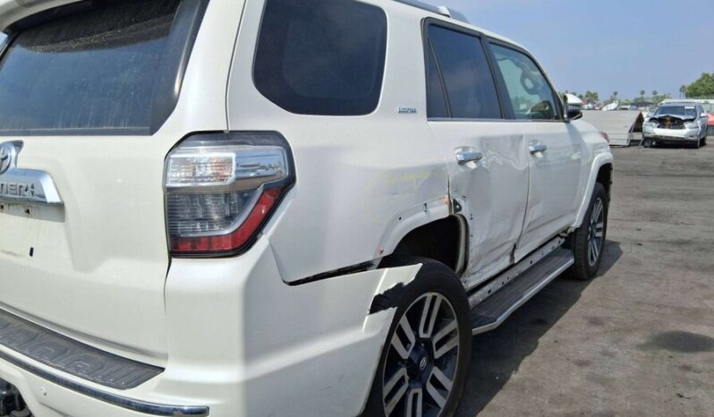 
								Salvaged Cars 2016 Toyota 4-Runner full									