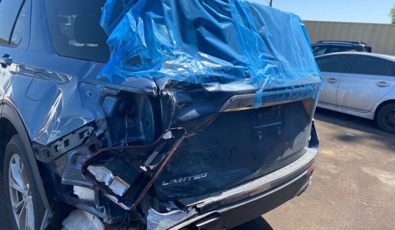 
								Salvaged Cars 2020 Ford Explorer full									