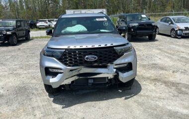 Salvaged Cars 2023 Ford Explorer