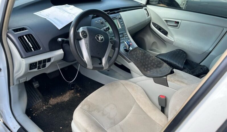 
								Salvaged Cars 2015 Toyota Prius full									