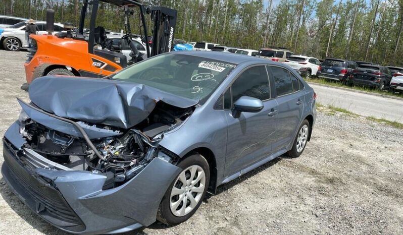 
								Salvaged Cars 2025 Toyota Corolla full									
