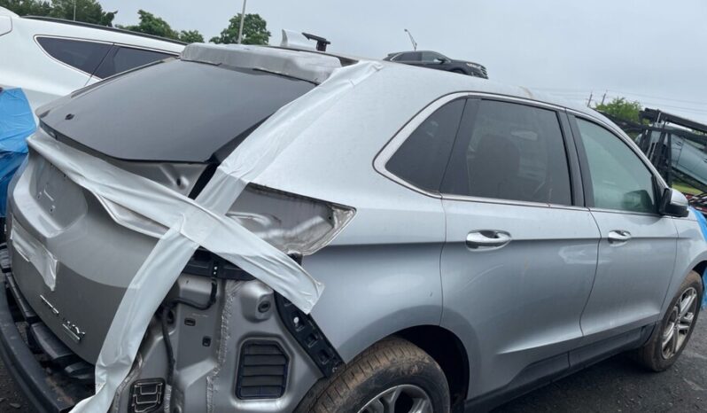 
								Salvaged Cars 2017 Ford Edge full									