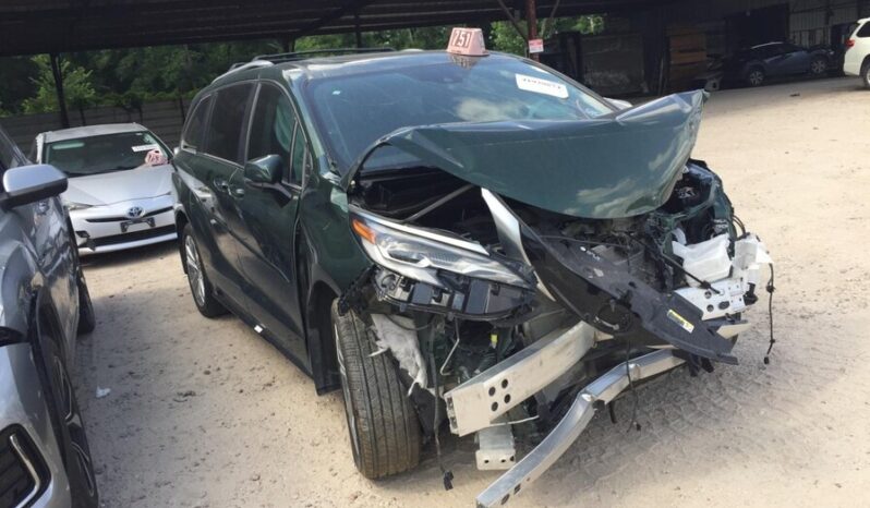 
								Salvaged Cars 2023 Toyota Sienna full									