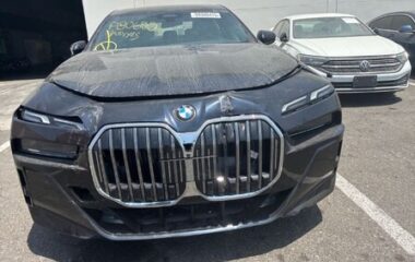 Salvaged Cars 2024 BMW 740i