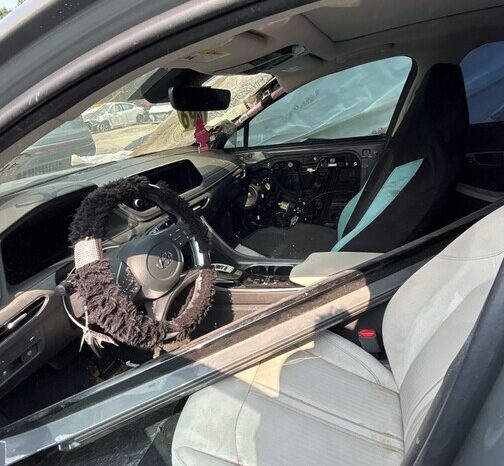 
								Salvaged Cars 2023 Hyundai Sonata full									