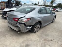 
										Salvaged Cars 2020 Toyota Camry full									