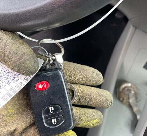 
								Salvaged Cars 2013 Toyota Prius full									