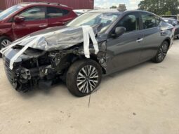 
										Salvaged Cars 2025 Nissan Altima full									