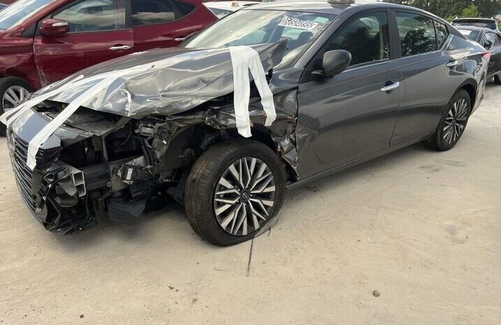 
								Salvaged Cars 2025 Nissan Altima full									
