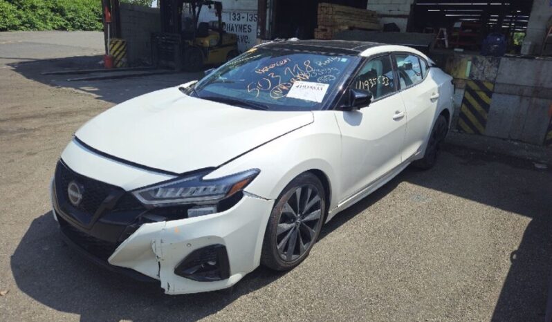 
								Salvaged Cars 2023 Nissan Maxima full									