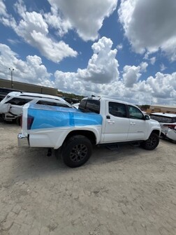 Salvaged Cars 2023 Toyota Tacoma