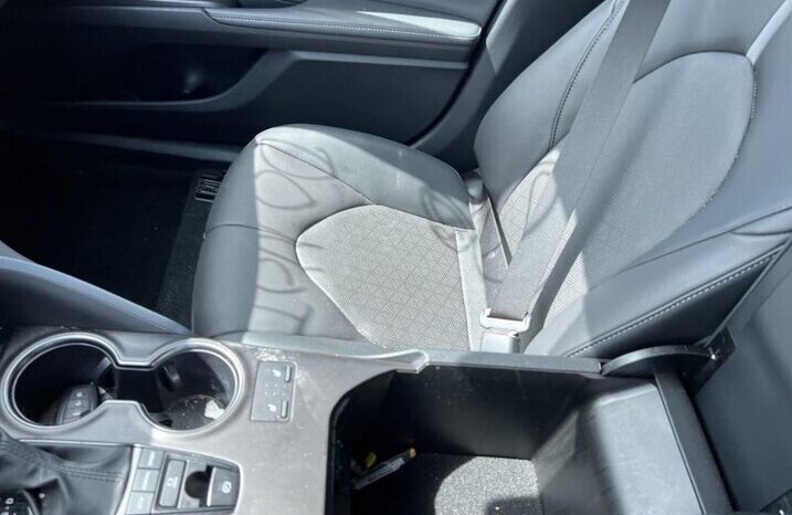 
								Salvaged Cars 2024 Toyota Camry full									