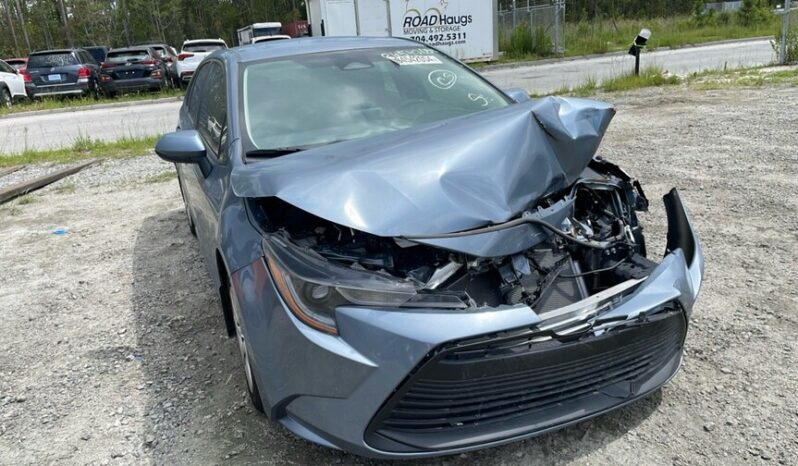 
								Salvaged Cars 2025 Toyota Corolla full									