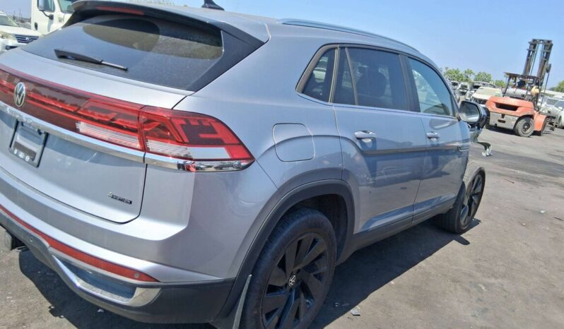 
								Salvaged Cars 2024 Volkswagen Atlas Cross Sport full									