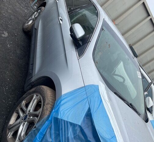 
								Salvaged Cars 2017 Ford Edge full									