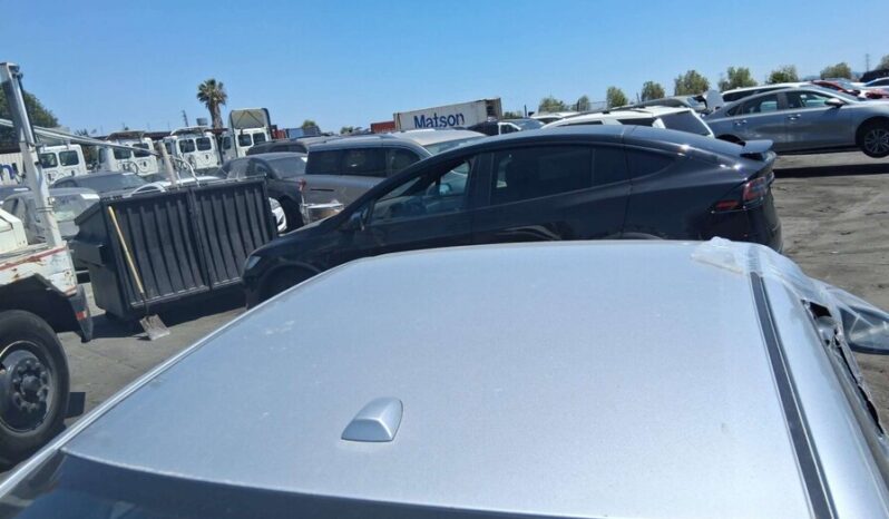 
								Salvaged Cars 2023 Nissan Sentra full									