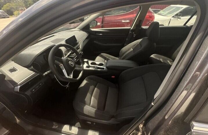 
								Salvaged Cars 2025 Nissan Altima full									