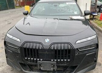 Salvaged Cars 2023 BMW 760i