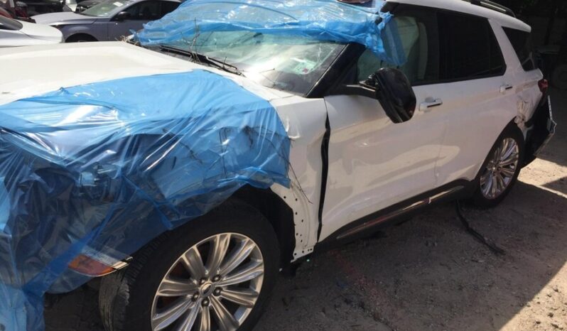 
								Salvaged Cars 2021 Ford Explorer full									
