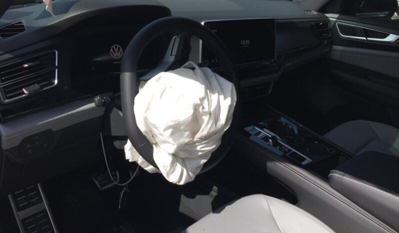 
								Salvaged Cars 2024 Volkswagen Atlas Cross Sport full									