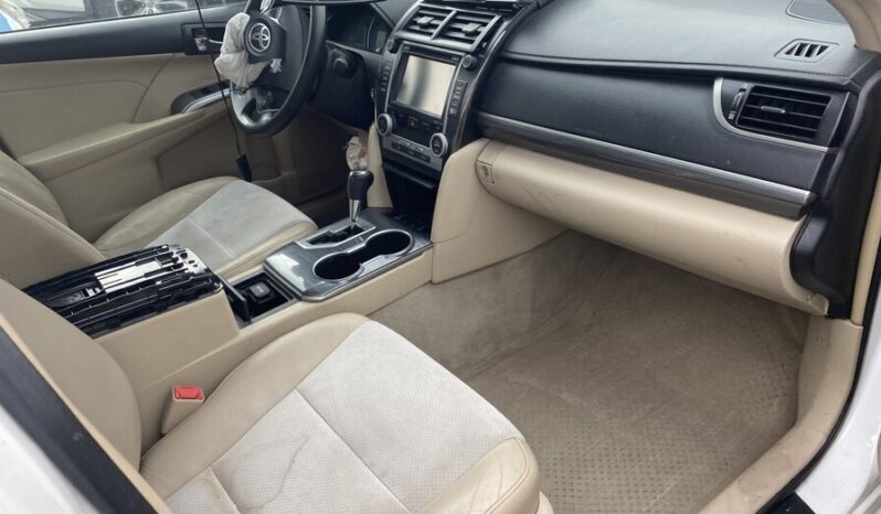
								Salvaged Cars 2014 Toyota Camry full									