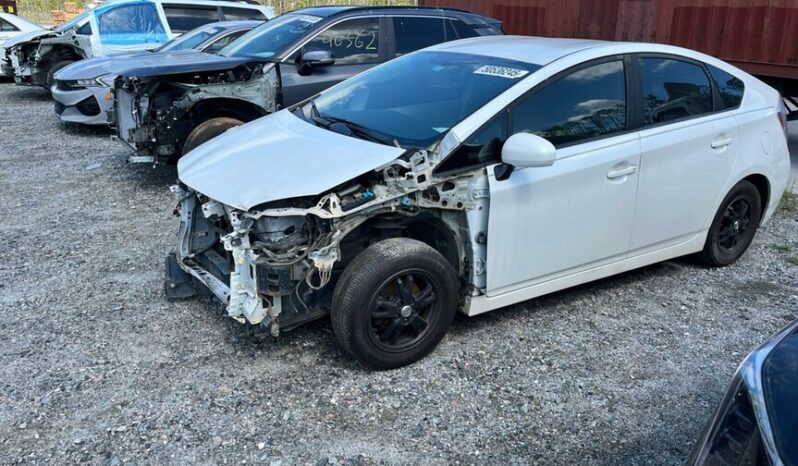 
								Salvaged Cars 2015 Toyota Prius full									