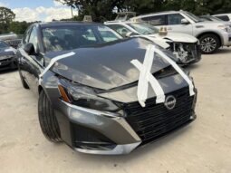 
										Salvaged Cars 2025 Nissan Altima full									