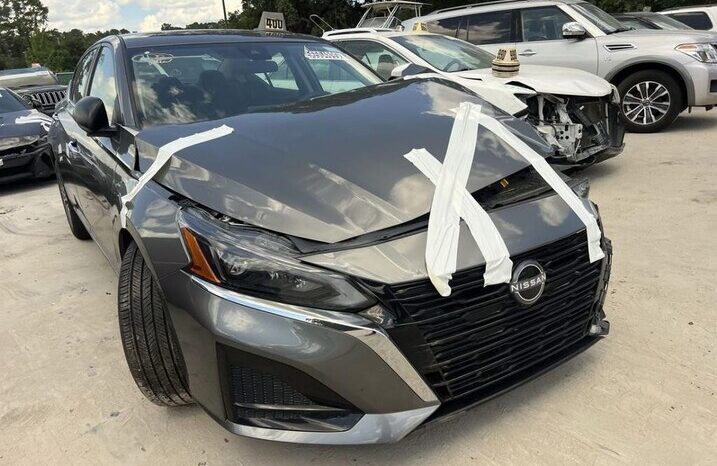 
								Salvaged Cars 2025 Nissan Altima full									