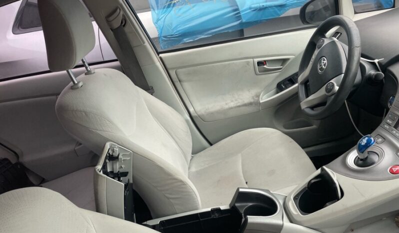 
								Salvaged Cars 2013 Toyota Prius full									