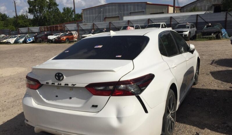 
								Salvaged Cars 2023 Toyota Camry full									