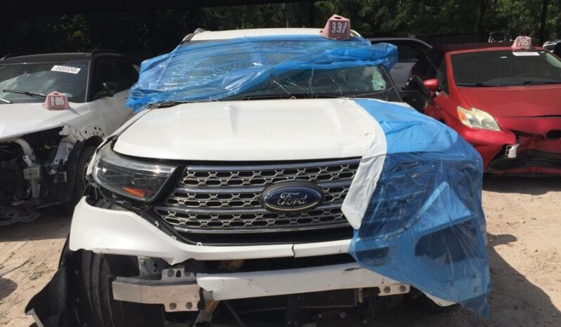
								Salvaged Cars 2021 Ford Explorer full									