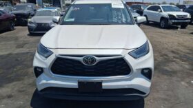 Salvaged Cars 2021 Toyota Highlander