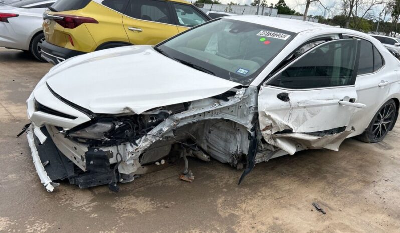 
								Salvaged Cars 2023 Toyota Camry full									