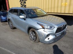 Salvaged Cars 2020 Toyota Highlander