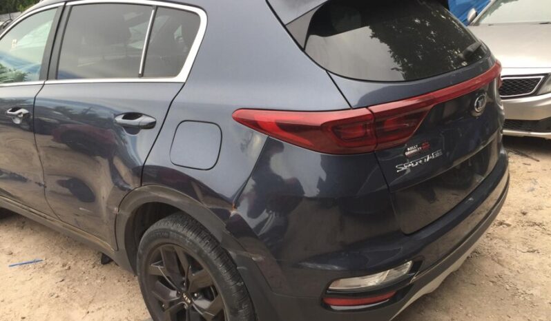 
								Salvaged Cars 2021 Kia Sportage full									