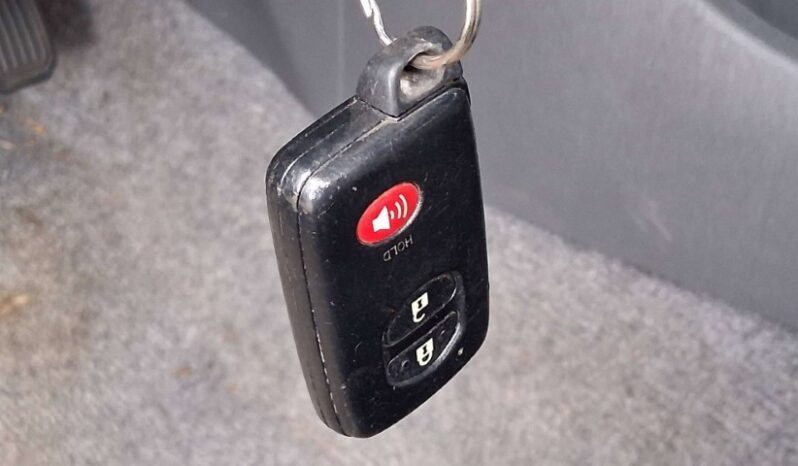 
								Salvaged Cars 2011 Toyota Prius full									