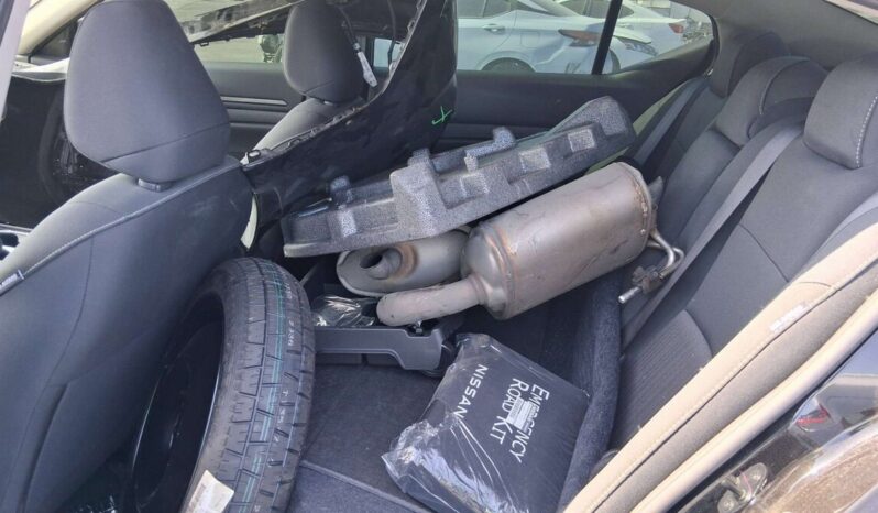 
								Salvaged Cars 2024 Nissan Altima full									