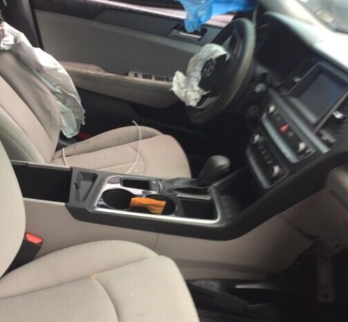
								Salvaged Cars 2019 Hyundai Sonata full									
