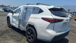 Salvaged Cars 2021 Toyota Highlander