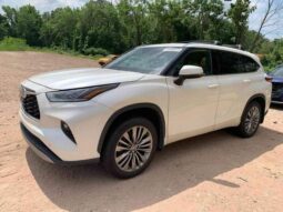 Salvaged Cars 2020 Toyota Highlander
