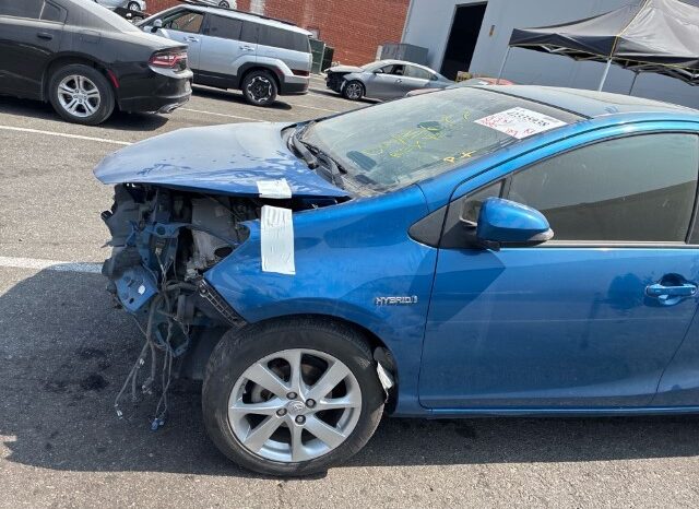 
								Salvaged Cars 2013 Toyota Prius C full									