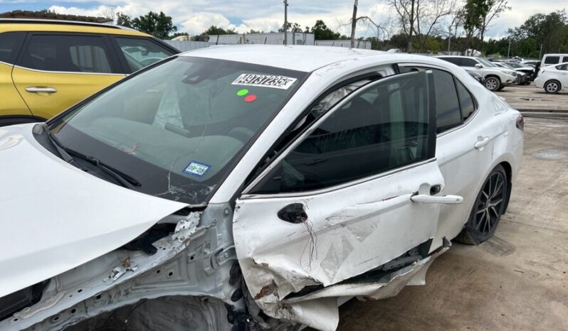 
								Salvaged Cars 2023 Toyota Camry full									