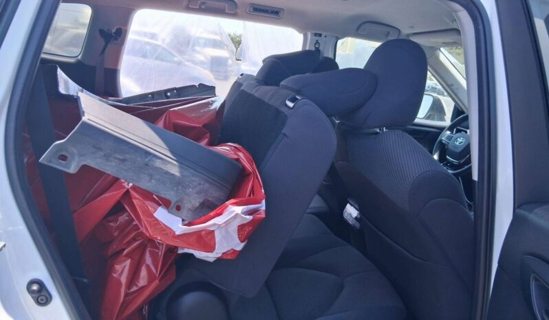 
								Salvaged Cars 2021 Toyota Highlander full									
