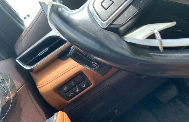 
								Salvaged Cars 2020 Toyota Highlander full									