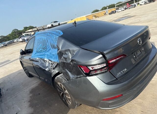 
								Salvaged Cars 2024 Volkswagen Jetta full									