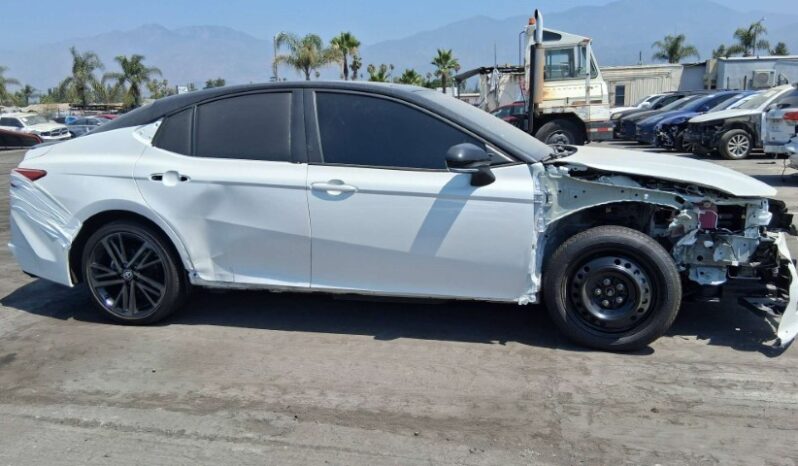 
								Salvaged Cars 2025 Toyota Camry full									