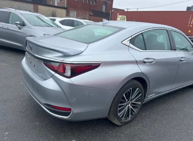 
								Salvaged Cars 2022 Lexus ES full									