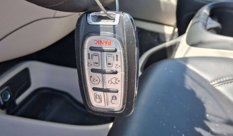 
								Salvaged Cars 2023 Chrysler Pacifica full									