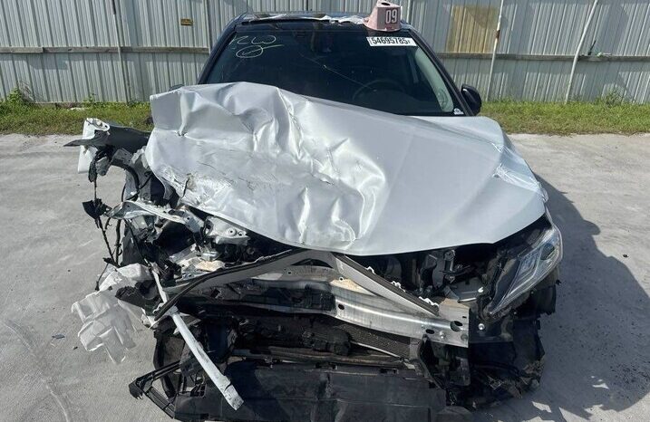 
								Salvaged Cars 2020 Toyota Camry full									
