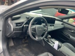 
										Salvaged Cars 2022 Lexus ES full									